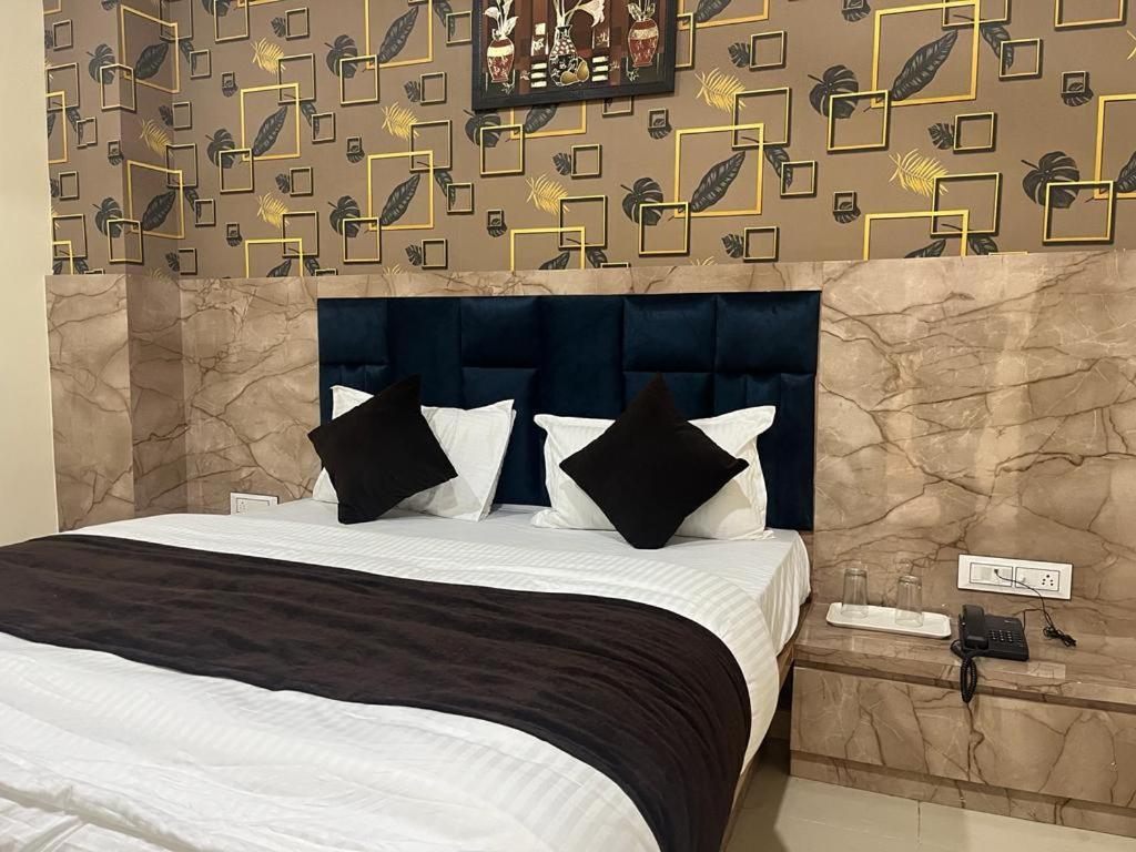 Hotel Sunrise Vadodara Dış mekan fotoğraf